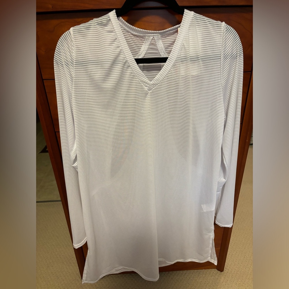 Bnwt LIV coverup. Retail tag attached
